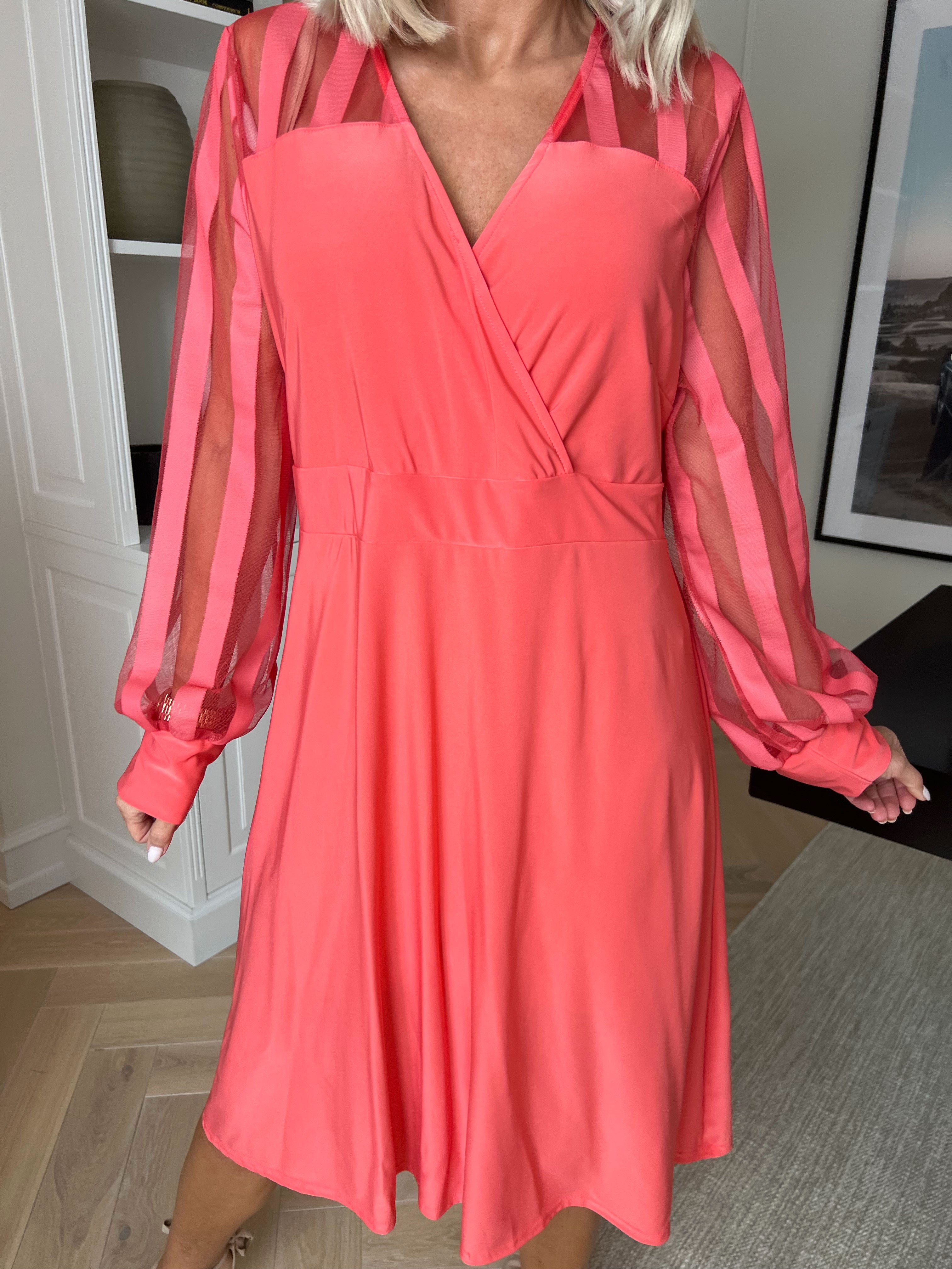 Engel - Kjole med de fineste stribede ærmer i mesh